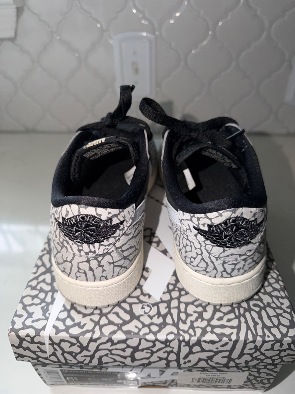 Air Jordan 1 Retro Low OG (GS) Black White Elephant Print Low-Top Sneakers 6.5Y - Picture 6 of 9